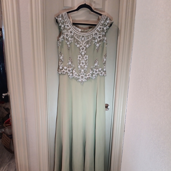 Formal dress by JKara New York Size 6 - Picture 2 of 7